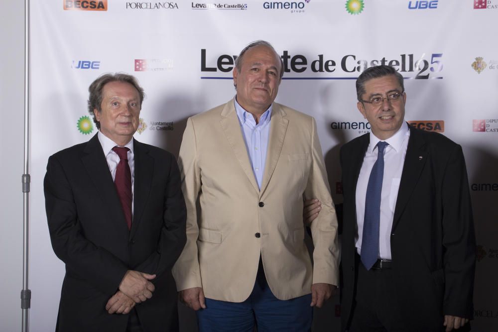 José Antonio Herranz, presidente del Colegio de Médicos de Castelló, junto a Vicente Perera y el delegado de Levante de Castelló, Pepe Beltrán.