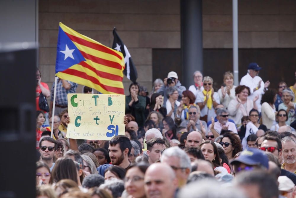 Concentració a la Plaça U d''octubre