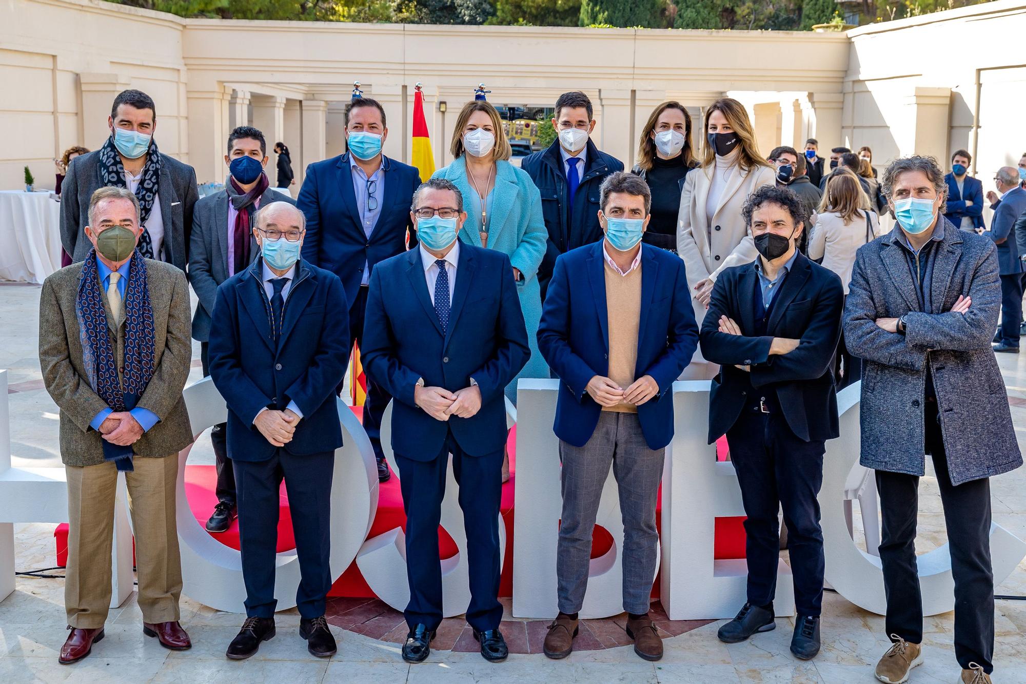 Al encuentro ha asistido el secretario de Turisme Comunitat Valenciana, Francesc Colomer; el presidente de la Diputación, Carlos Mazón; y el alcalde de Benidorm Toni Pérez entre otros representantes institucionales y empresariales.