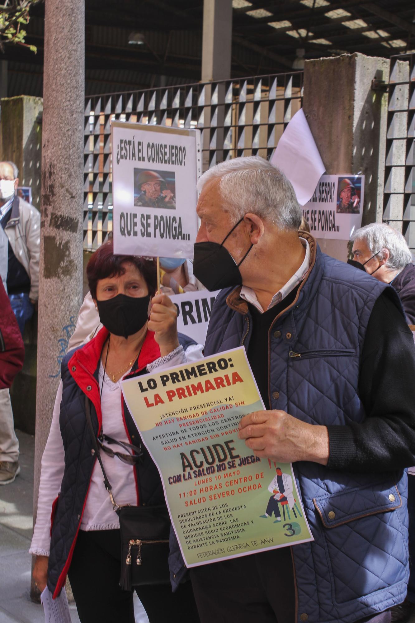 Protesta vecinal en el centro de salud de Severo Ochoa