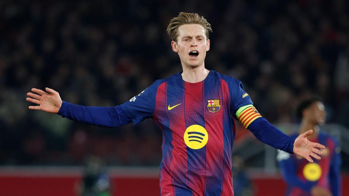 Frenkie de Jong realiza parte del entrenamiento con el grupo