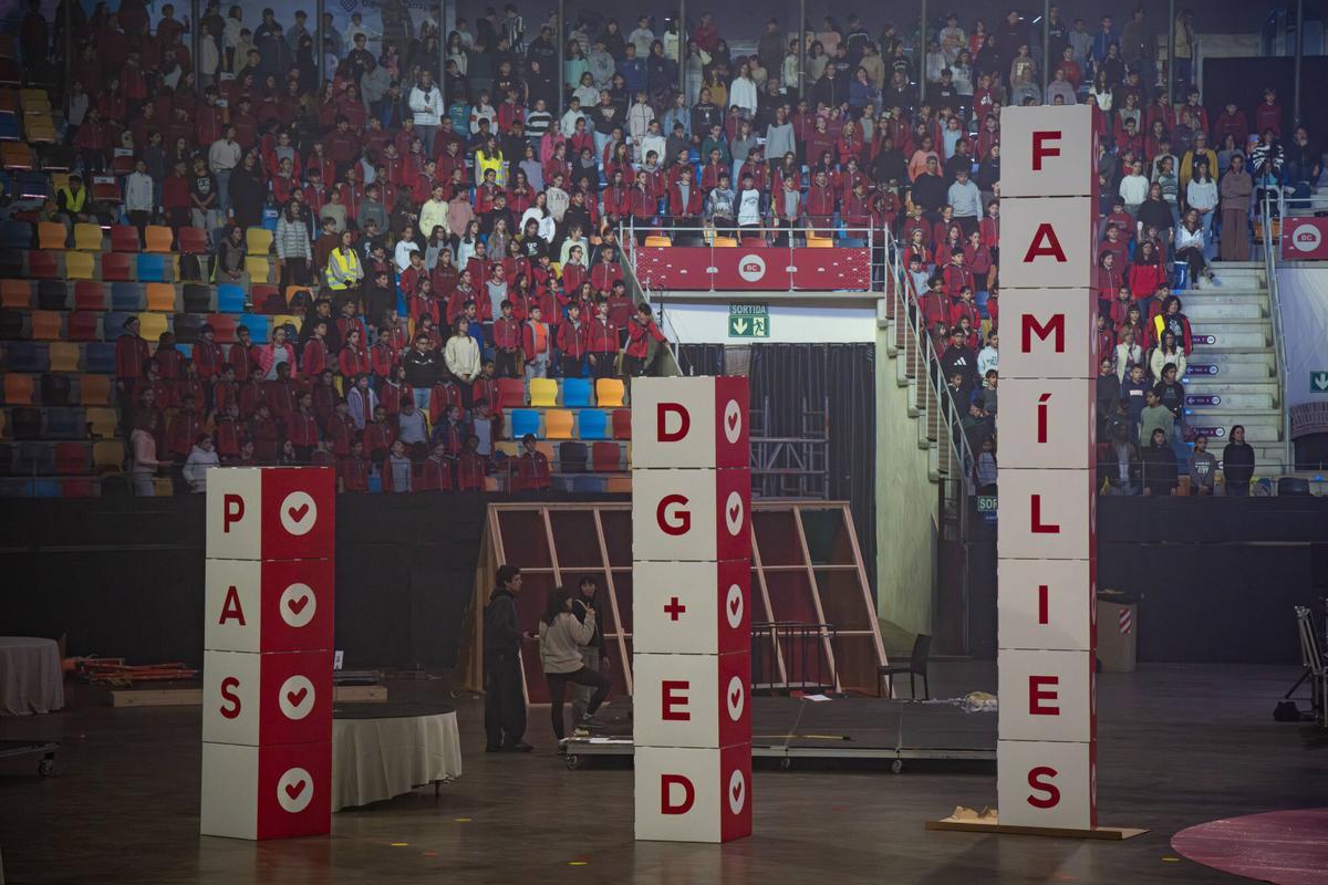 Ensayo previo al gran acto de celebración de los 200 años de las Escuelas Vedruna, con la participación de 1.000 niños en el Tarraco Arena