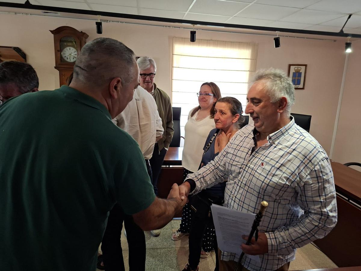 En imágenes: Así fue la investidura de Carlos García como nuevo alcalde de Grandas de Salime