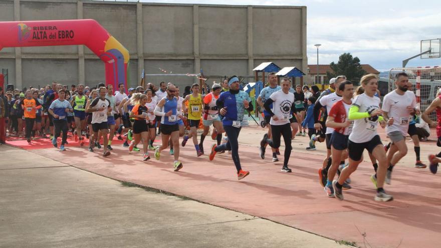 Salida de los participantes en la carrera popular de la localidad, tercera prueba del calendario comarcal de 2024. | SERVICIO ESPECIAL