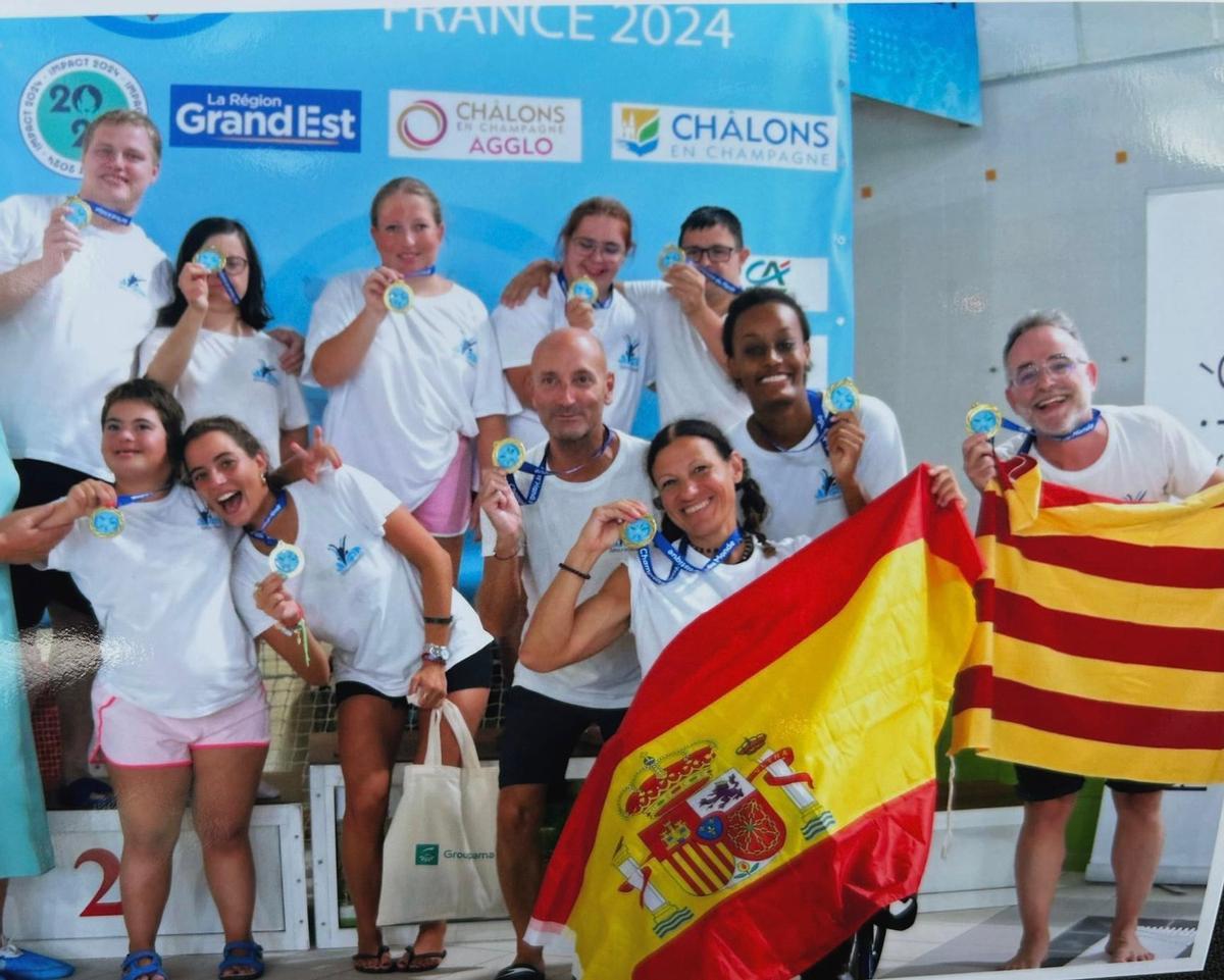 Els campions del món de natació artística adaptada, a França, l'any passat.