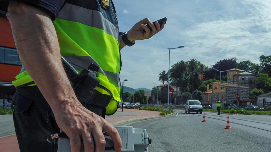 Un conductor se duerme en la prueba de alcoholemia de lo borracho que iba