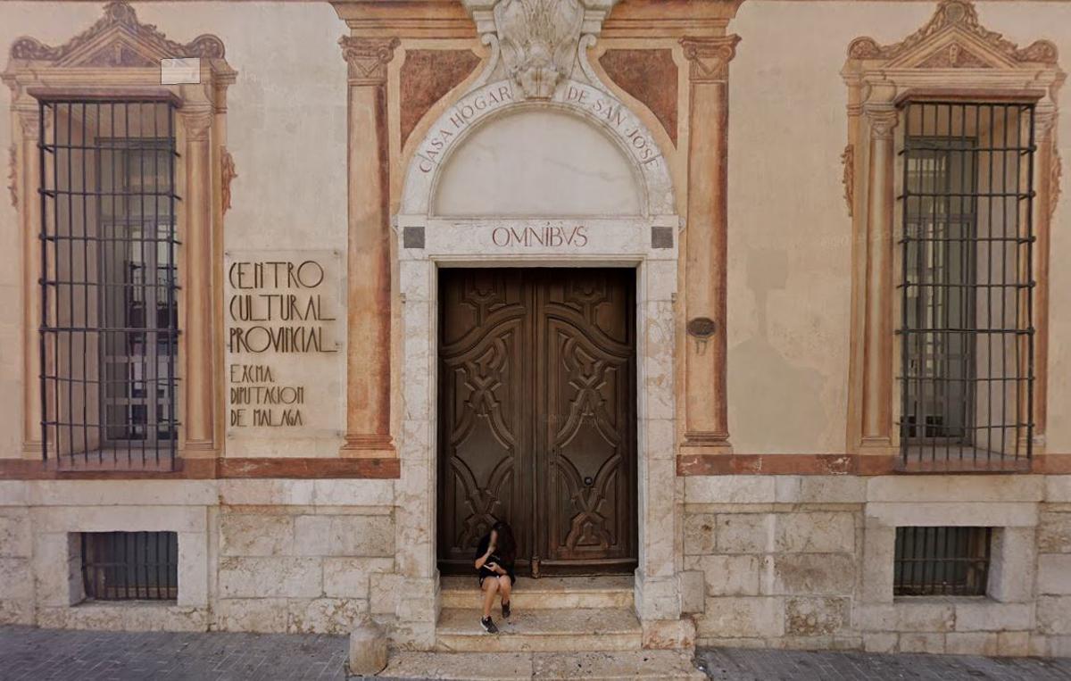 Portada de la antigua casa de expósitos de la calle Parras.