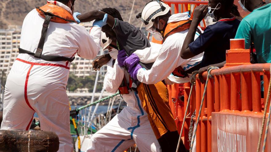 Salvamento Marítimo rescata una patera con unos 50 subsaharianos en aguas cercanas a Gran Canaria
