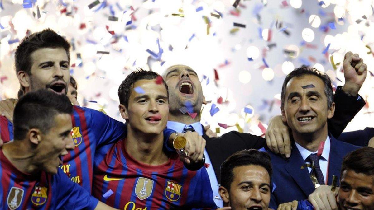 Afellay, junto con Guardiola y Piqué celebrando un título