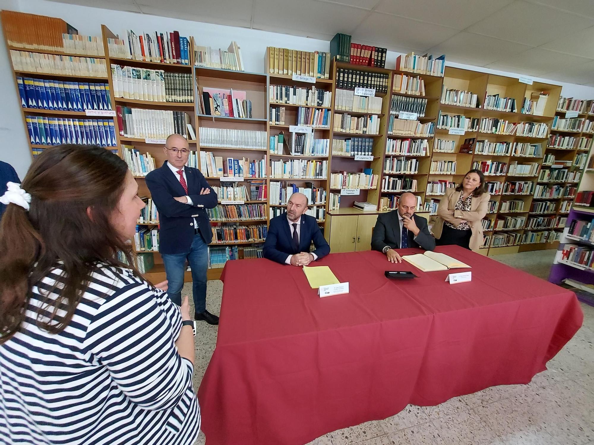 En imágenes: La visita del presidente del Senado a Vegadeo