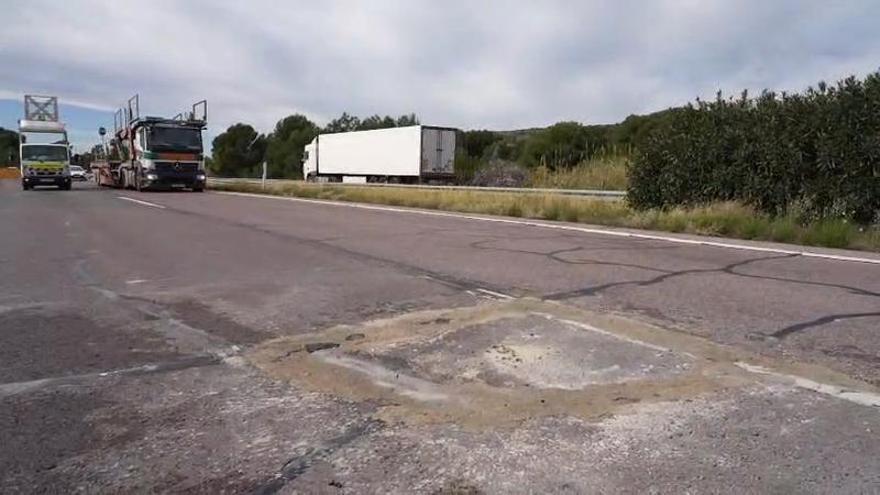 Asfalto en deficiente estado, entre Nules y Oropesa (del kilómetro 440 y 410), de la AP-7.