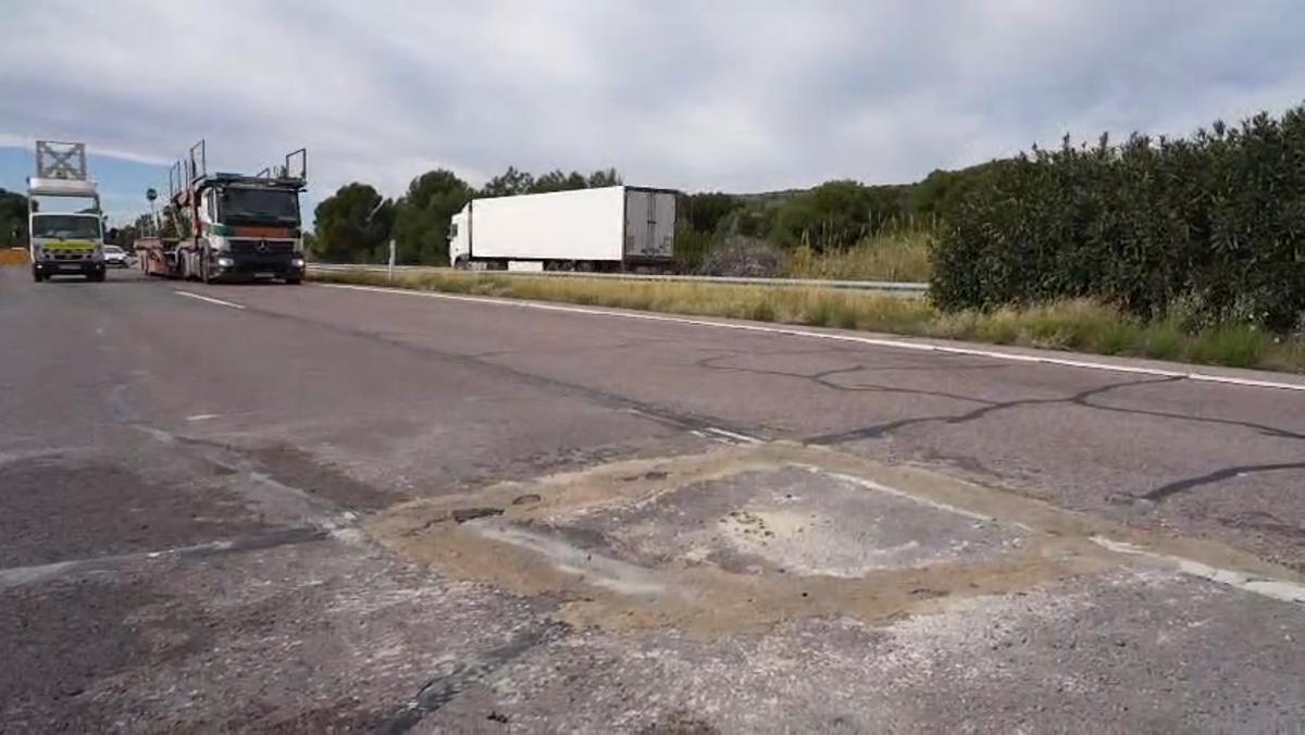 Asfalto en deficiente estado, entre Nules y Oropesa (del kilómetro 440 y 410), de la AP-7.