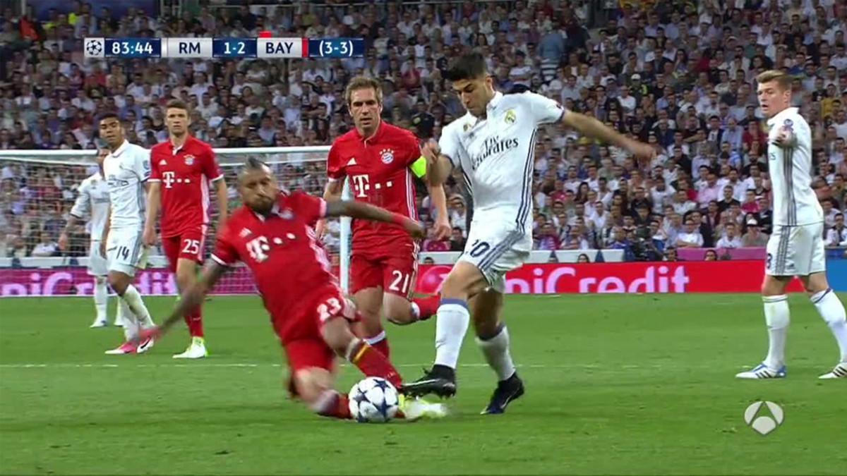 Arturo Vidal fue expulsado injustamente