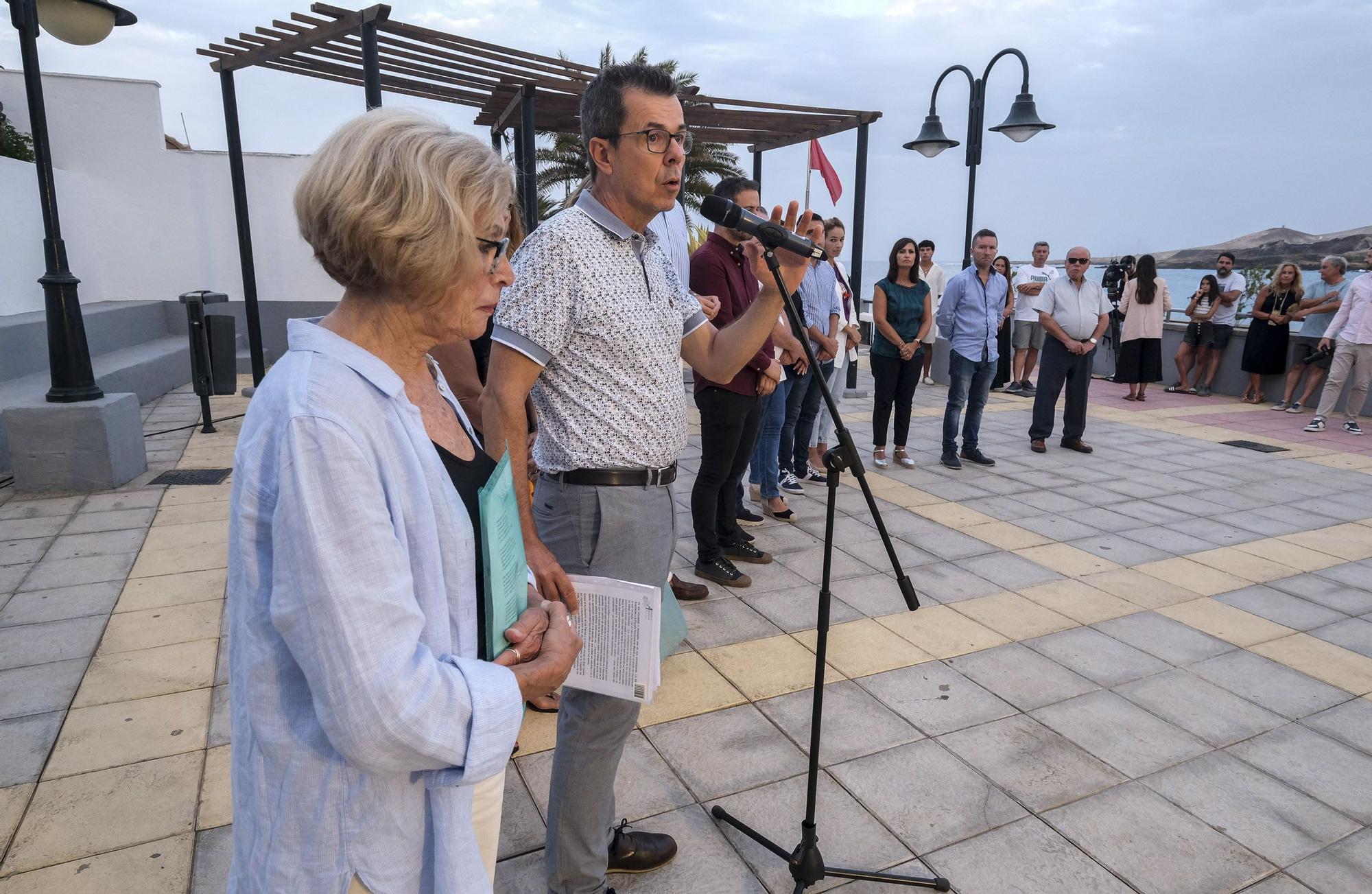 Ofrenda floral en memoria de los fallecidos en el JK5022