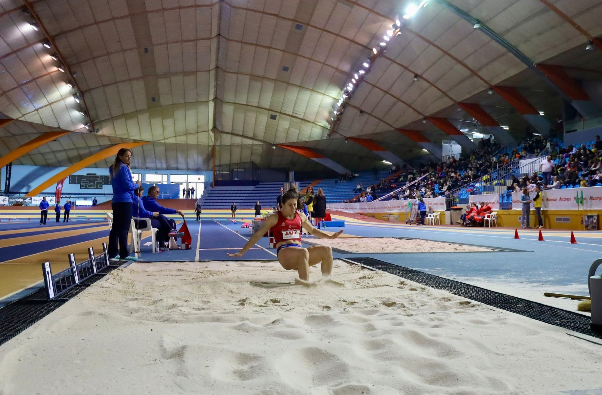 EN IMÁGENES | El Palacio de Deportes acoge el Trofeo Ibercaja "Ciudad de Zaragoza" de atletismo en pista cubierta