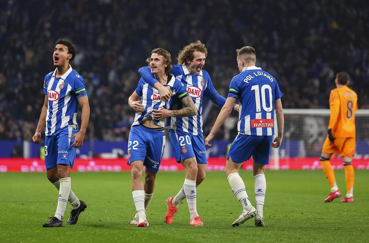 Los jugadores del Espanyol celebran el gol de Carlos Romero al Madrid
