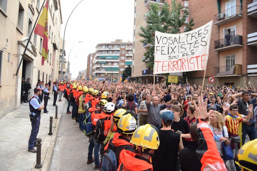 Multitudinària manifestació contra la violència a Manresa