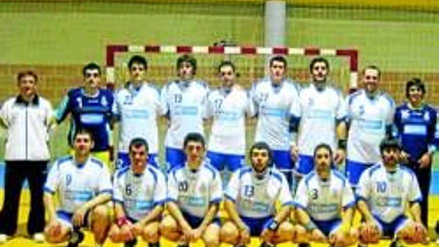 El Villafranca endosa la primera derrota al Balonmano Plasencia