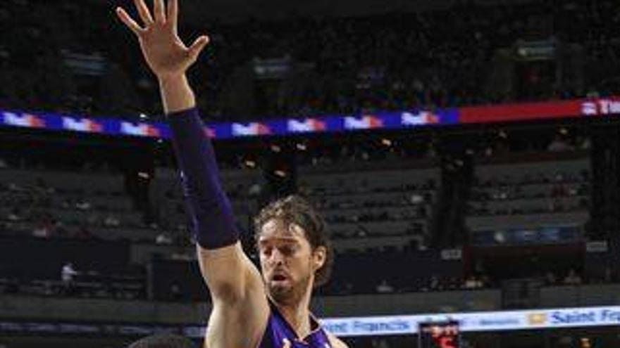 Los Lakers prolongan su pesadilla en el duelo de los hermanos Gasol