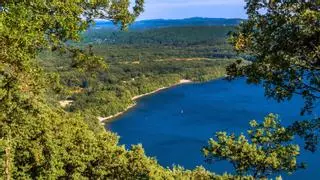 El único lago glaciar de España: aguas turquesas y tres millones de años de historia