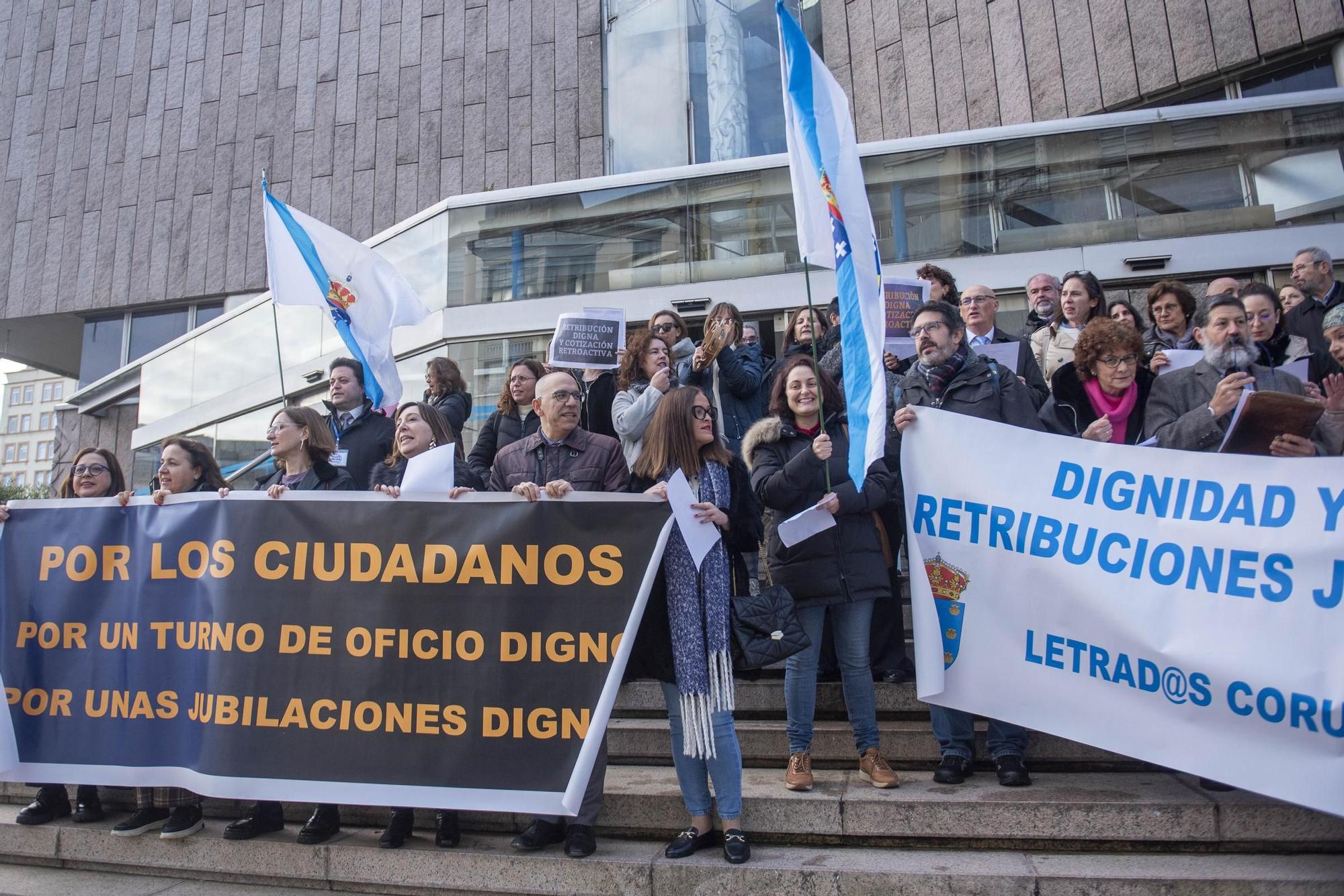 Protesta en A Coruña de los abogados del turno de oficio, en huelga