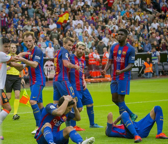 Las imágenes de la tangana entre el Valencia y el FC Barcelona