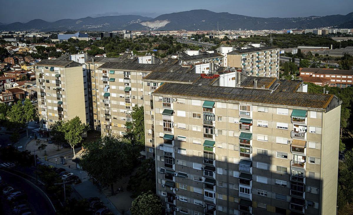 La Generalitat estudia alliberar 1.200 pisos protegits de Badia del Vallès