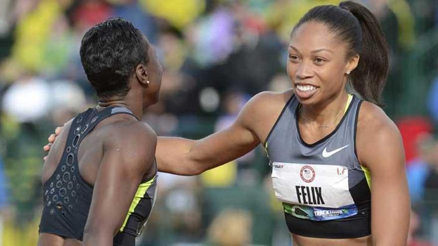 Allyson Felix y Jeneba Tarmoh durante la prueba inicial