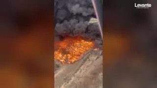 Así se ve desde el aire cómo arde la planta de reciclaje de Requena