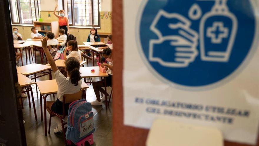 Setenta y dos aulas iniciarán la semana con formación a distancia