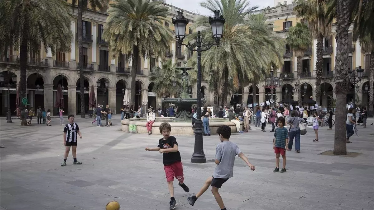 "Defensem la continuïtat històrica i cultural del mercat de numismàtica i filatèlia de la plaça Reial"