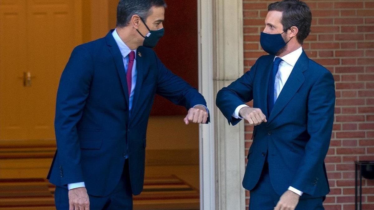 El presidente del Gobierno, Pedro Sánchez, y el líder de la oposición, Pablo Casado, en una cita reciente