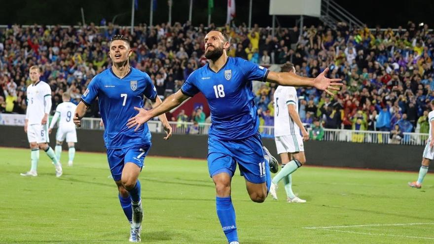 Doblete de Muriqi en la victoria de Kosovo ante Irlanda del Norte