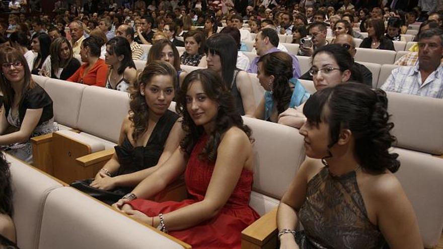 Un grupo de jóvenes zamoranos durante su graduación.