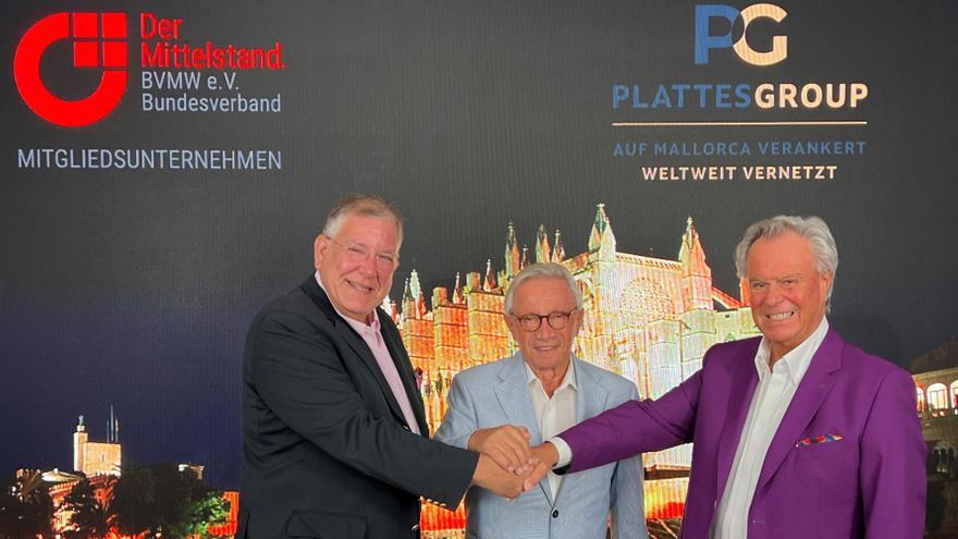 Besiegelten in Palma die Zusammenarbeit: Christoph Ahlhaus, Dr. Helmut Baur und Willi Plattes (v. li.).