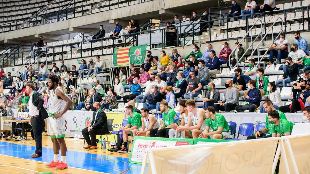 El banquillo del TAU Castelló en un partido en el Ciutat de Castelló.