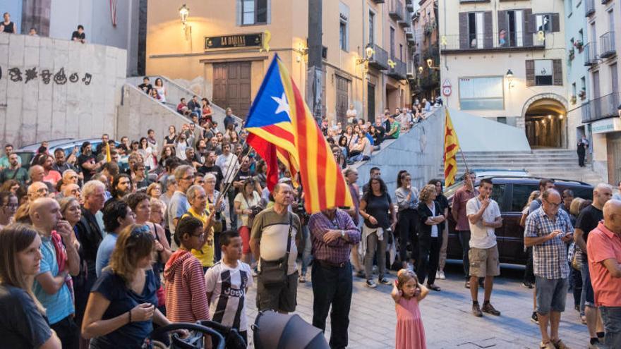 Més de 250 persones clamen a Berga per la llibertat dels presos