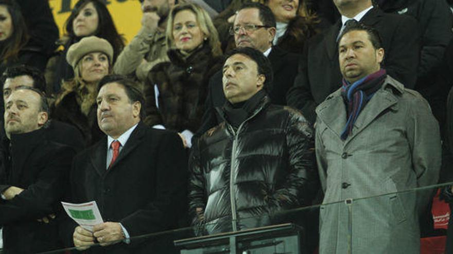 Palco de Los Cármenes de la temporada 2015/16 en el partido contra el Elche CF, en el que aparecen Pina y Sepulcre