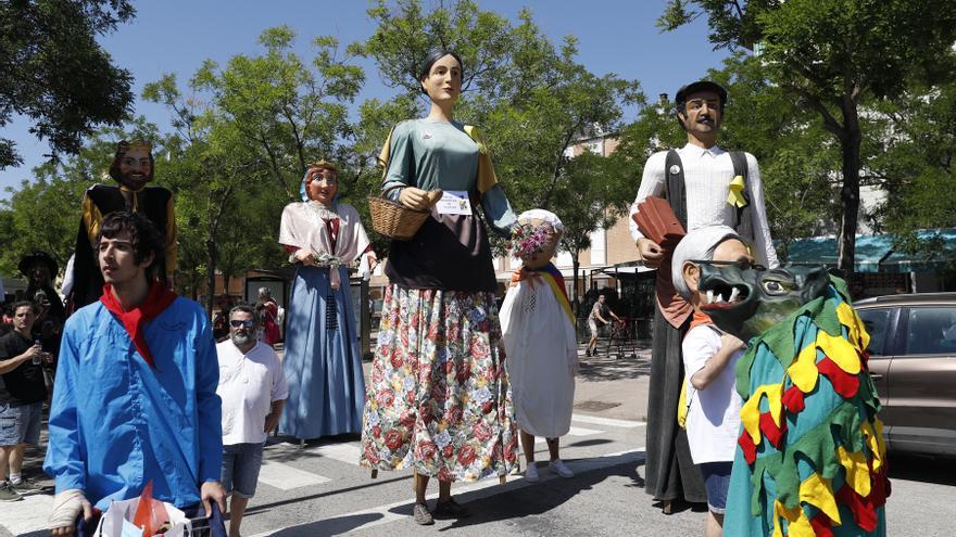 Els gegants desfilen pels carrers de Santa Eugènia