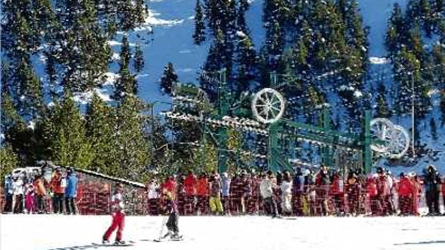 La neu, principal atractiu de les zones de Pirineu, que esperen ocupacions altes als seus hotels.