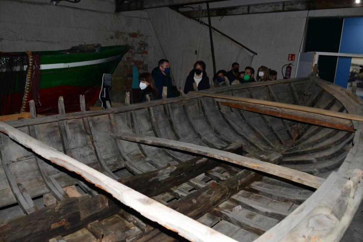 El interior de la antigua Salazón Piñeiro, adquirida por los Massó, con los pilos para salar el pescado.   | // GONZALO NÚÑEZ