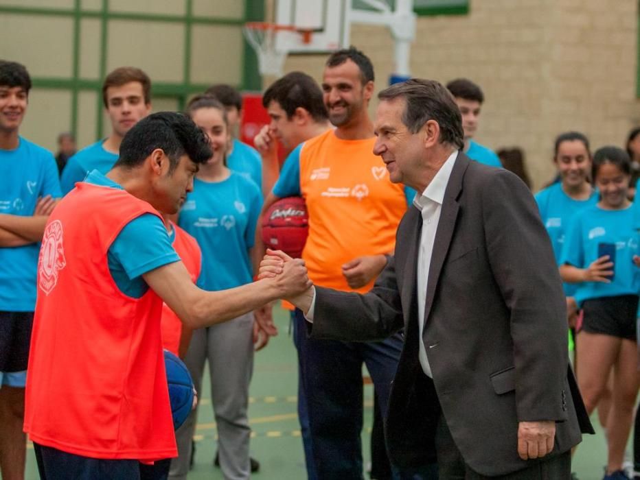 El colegio Amor de Dios y del Club Polideportivo Aspanaex fomentan el deporte inclusivo