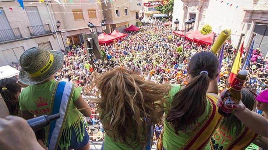 Festival-del-Chupinazo-dando-colorido-a-las-calles-de-Catral