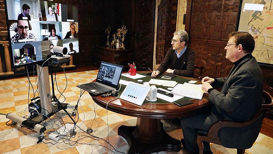 Arcadi España y Ximo Puig, durante la reunión por videoconferencia con el sector turístico.