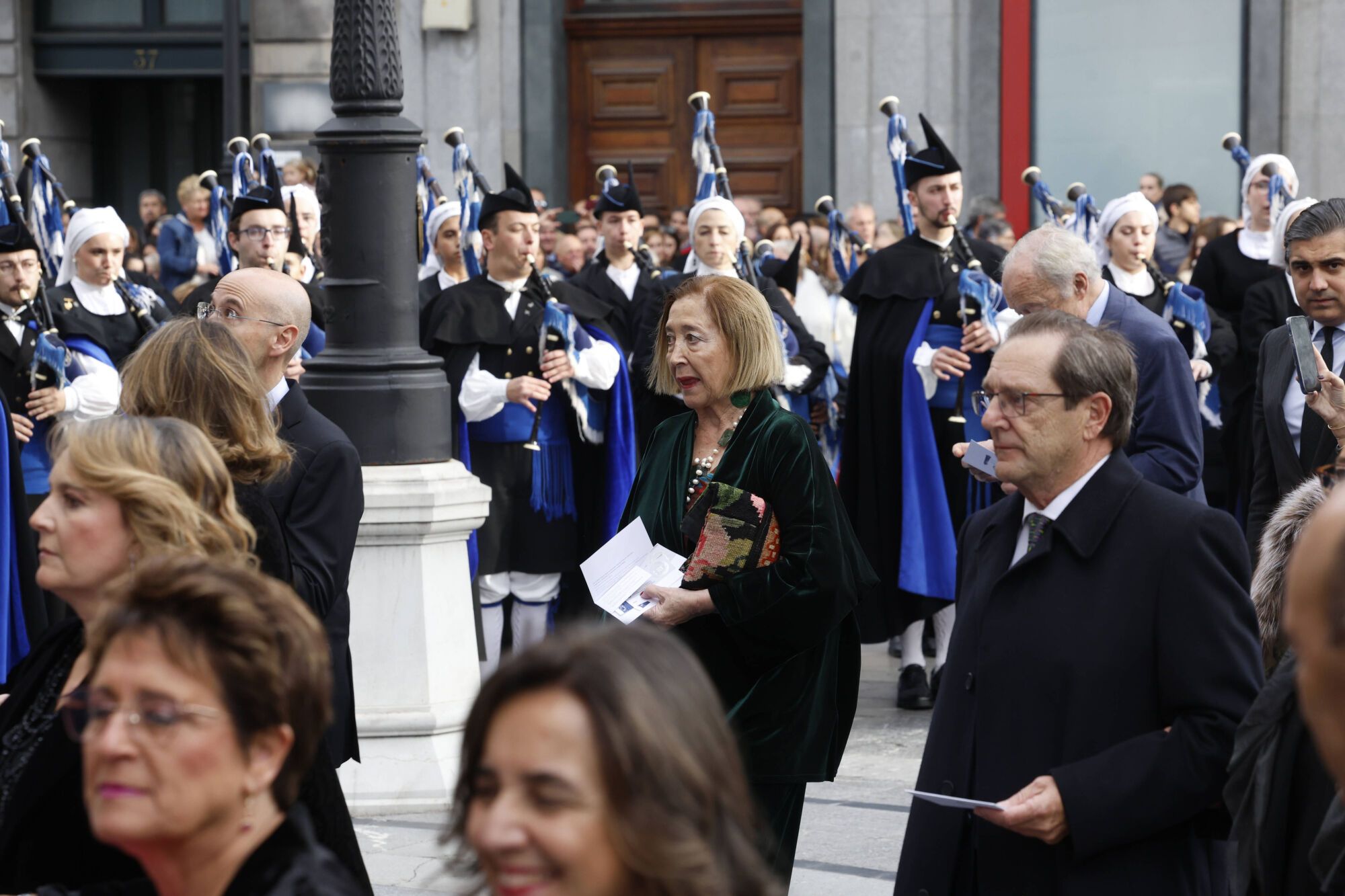 Así fue la llegada de los invitados a los premios "Princesa de Asturias" y su paso por la alfombra azul