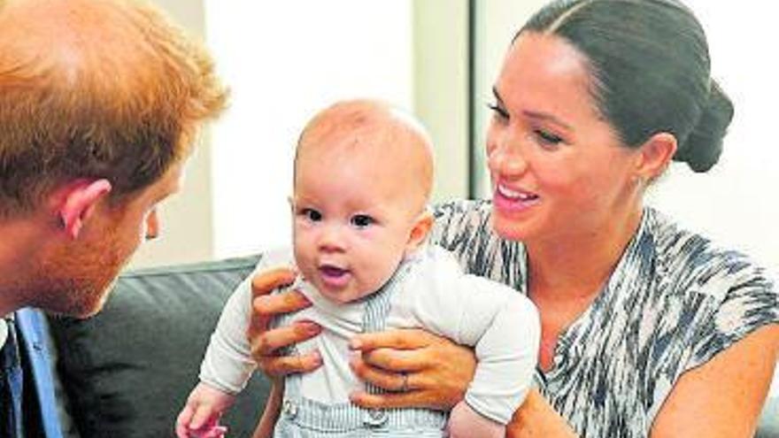 El príncipe Harry y Megan Markle, con su hijo Archie.   | // E.P.