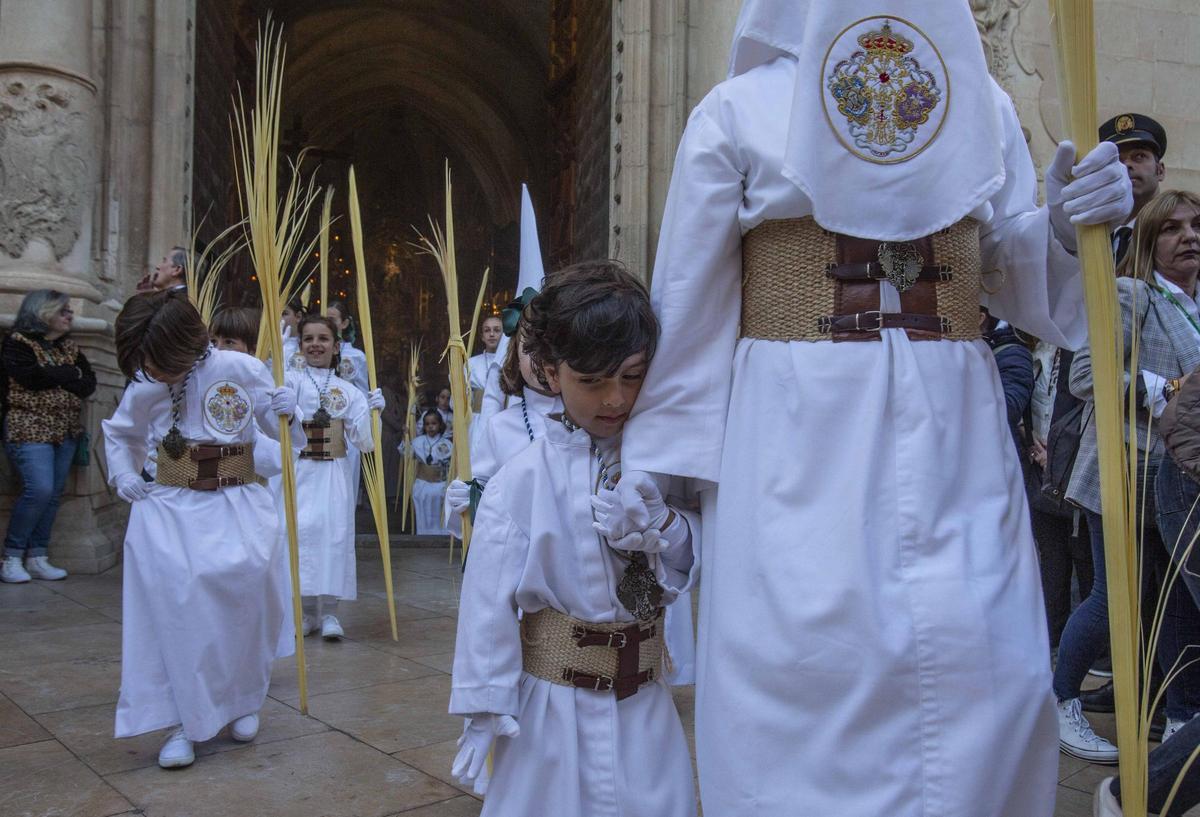 Alicante vive uno de los momentos más especiales del Martes Santo con la procesión del Cristo del Mar