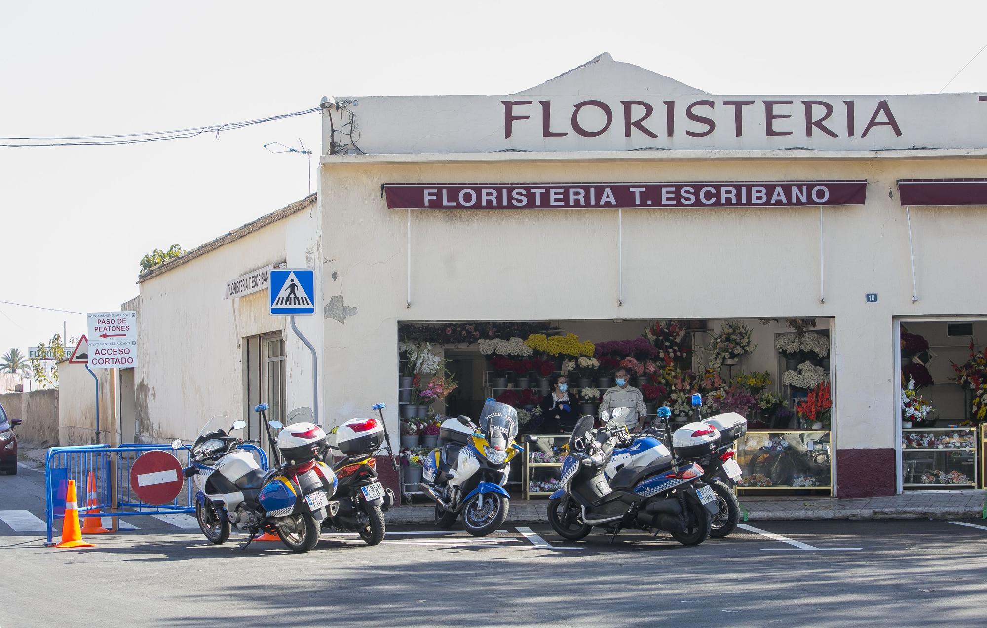 Día de Todos los Santos bajo mínimos de afluencia en el cementerio de Alicante