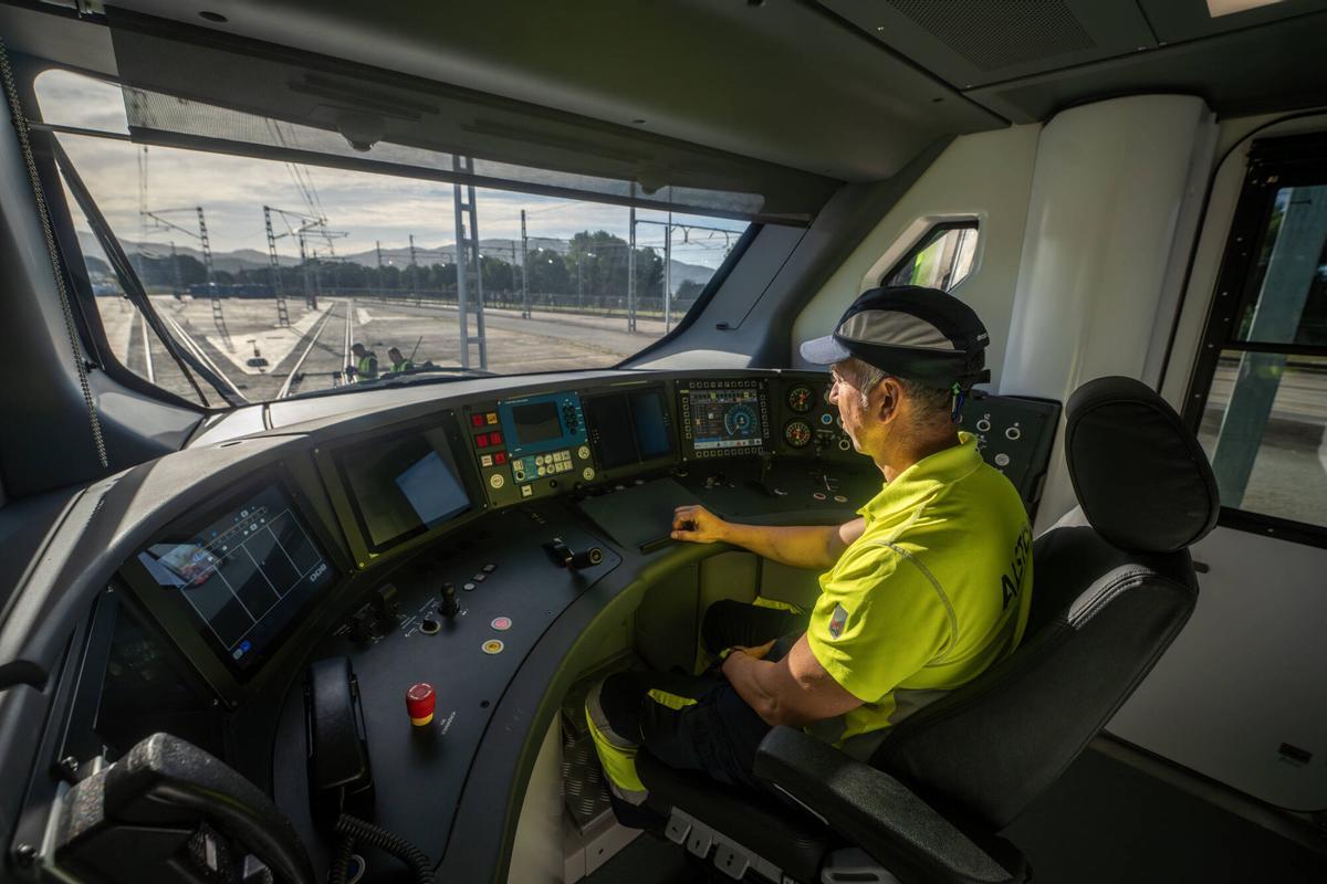 Barcelona 24/10/2025 Economía Presentación del primer de los 10 trenes d'FGC de la nueva línea R-Aeroport,que conectará hasta el Prat. AUTOR JORDI OTIX