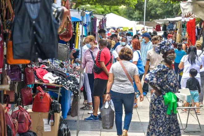 El Rastro dominical seguirá celebrándose "unos meses más" en el Parque Blanco